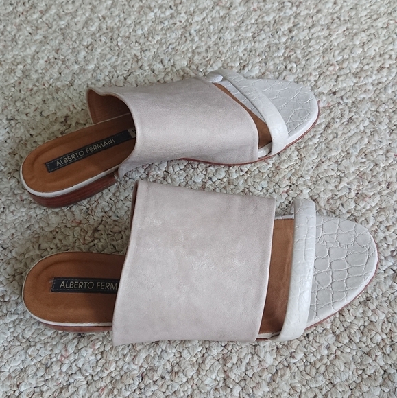 Alberto Fermani Tan and White Italian leather Slide Sandals size 6 - Picture 2 of 13